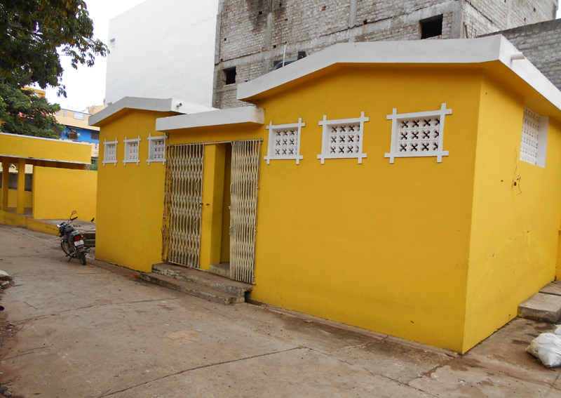 TOILET BLOCK